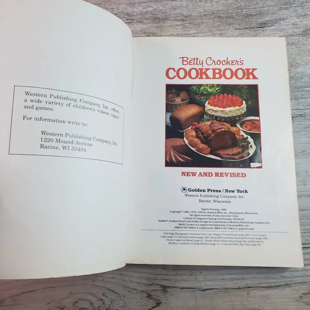Betty Crocker’s Cookbook 1989 8th Printing Red Soft Glossy Cover Golden Paperbac
